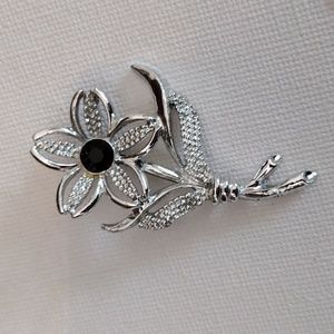 Sarah Cov flower brooch.